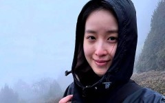 自拍照女素颜一人31岁章泽天素颜照片好状态引婚姻状况猜测同行者个个大有来头